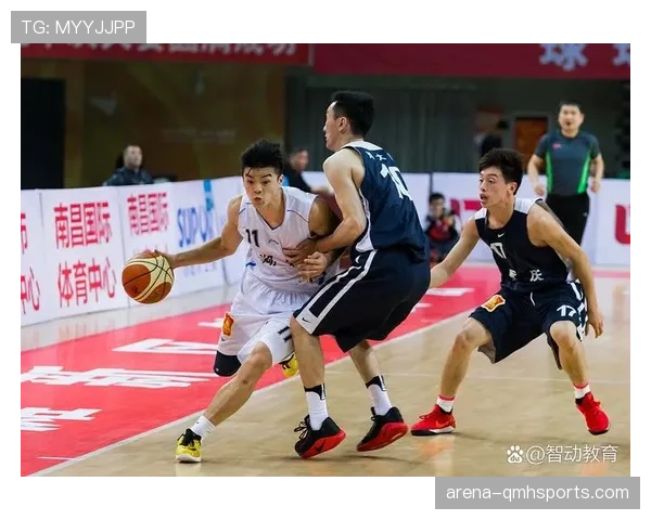 乔·杜马斯突破拉开防线提升球队关键时刻得分效率